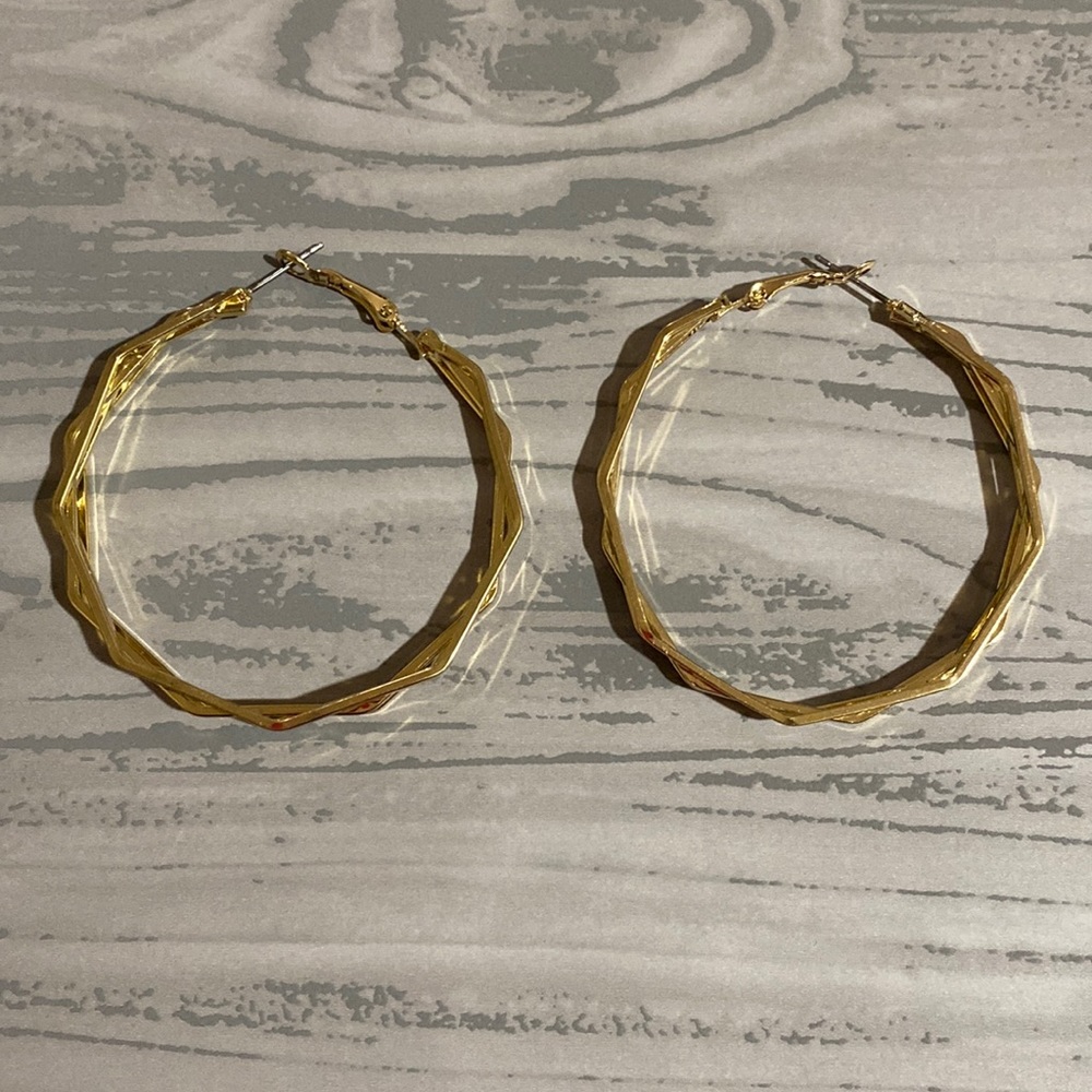 Ettika Geometric 14K Gold Plated 2” Hoop Earrings - Picture 1 of 2